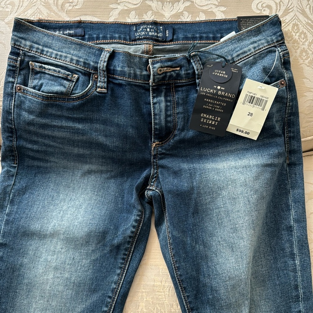 New with tags Lucky Charlie skinny jeans. Curvy fit. Size 6/28
